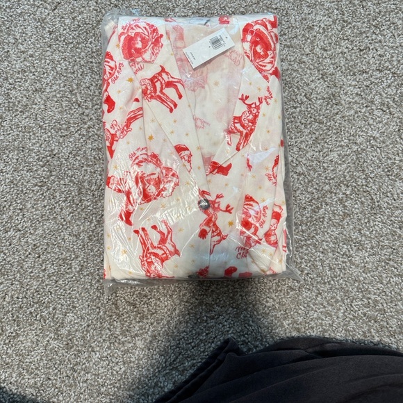 Old Navy Christmas Pajama Set - Picture 4 of 5
